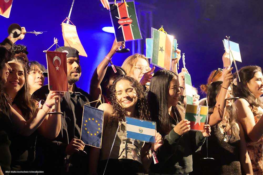 Auszug der Nationen anlässlich der „Schmalympischen Spiele“ 2025