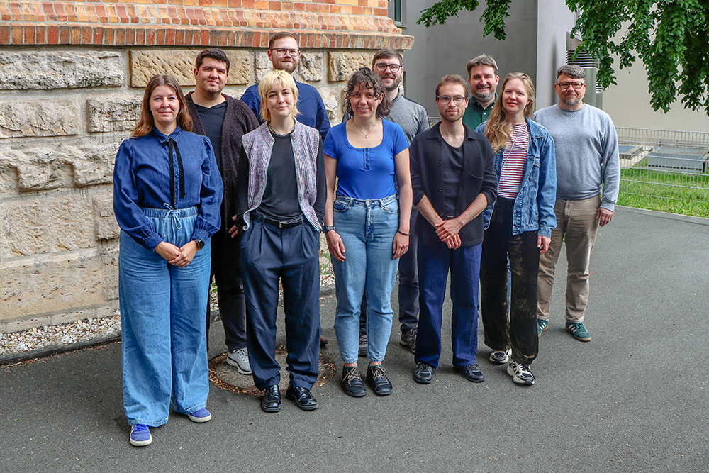 h.v.l.n.r.: Auren Bachmann, Alexander Kerl, Darragh Donnellan, Sebastian Hollnack, Marco Finn v.v.l.n.r.: Thea Ulbricht, Carla Westhaus, Tatia Slouka, Felix Möller, Hannah Gerlach, fehlt: Lennart Keuneke © Studierendenwerk Thüringen
