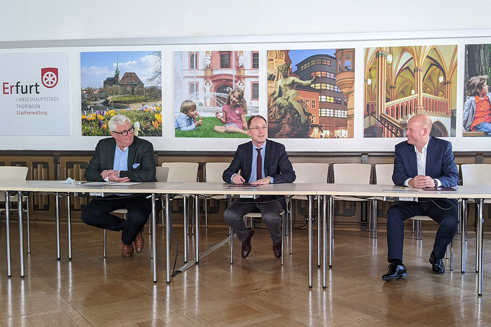 Foto von der Vertragsunterzeichnung in Erfurt